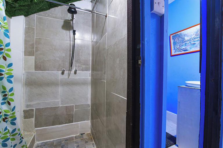 Bathroom 2, Tropic Nook