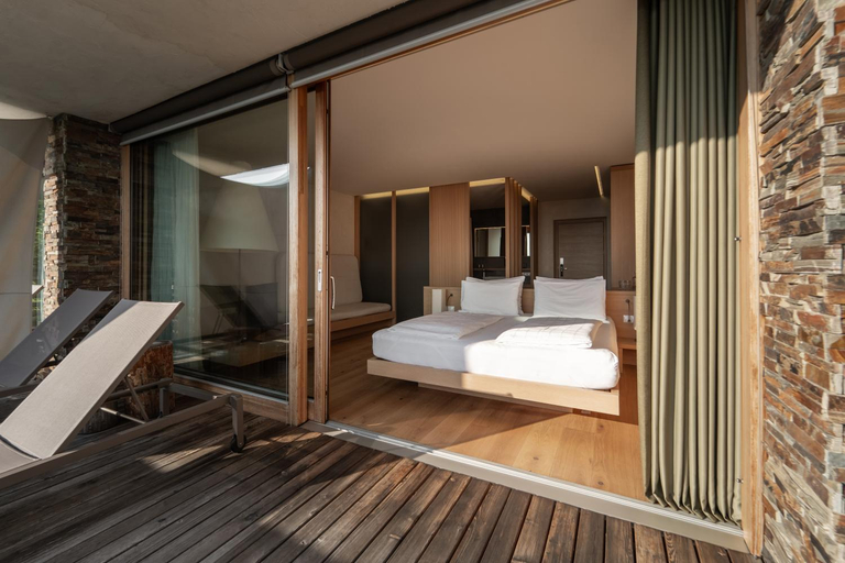 Bedroom 1, Hotel Valentinerhof, Bolzano