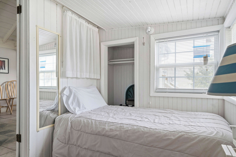 Room 5, Cozy Gem, Sussex