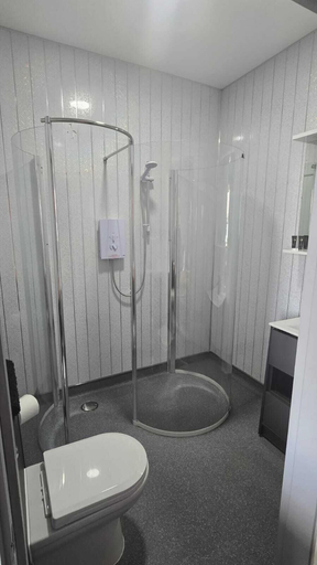Bathroom 2, Cysgu Dda – Sleep Well, Pembrokeshire