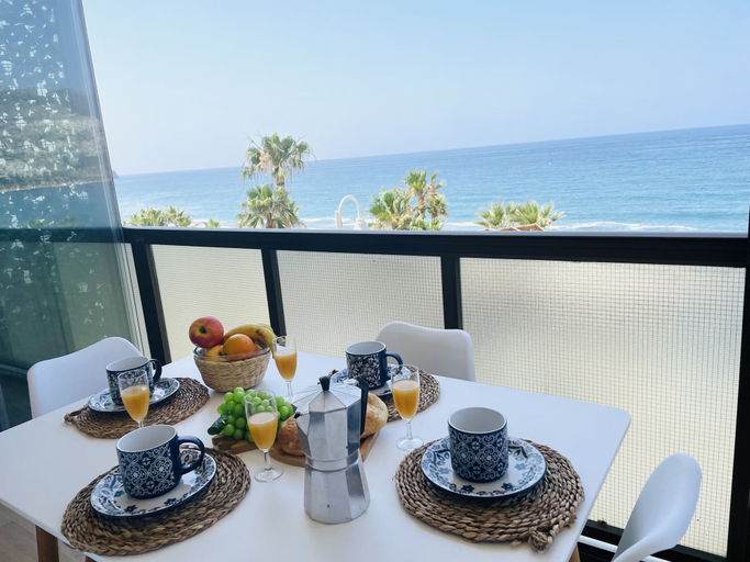 Room 4, Apartamento Sol y Mar la Herradura by At Home Cost, Granada