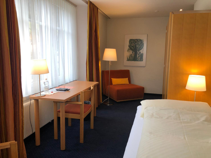 Bedroom 2, Hotel Weisses Kreuz Bergun, Albula