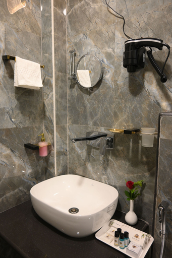 Bathroom 4, Hotel Kashi Crown, Varanasi