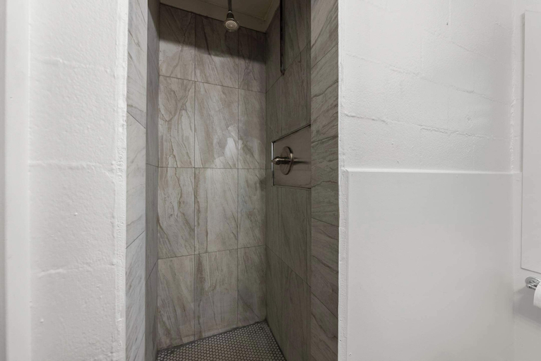 Bathroom 3, Chic City Retreat 93J - For 2!, Franklin