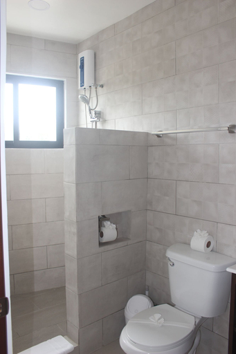 Bathroom 5, Regina Hotel, San Carlos