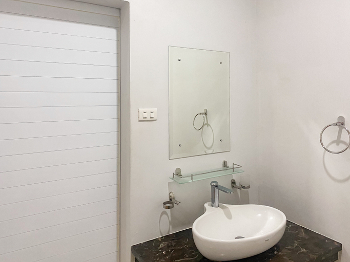 Bathroom 5, Urbanview Hotel Hakobox Syariah Lampung by RedDoorz, Bandar Lampung
