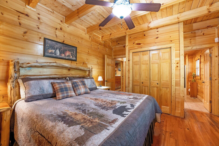 Bedroom 3, Smoky Bear Cabin, Sevier