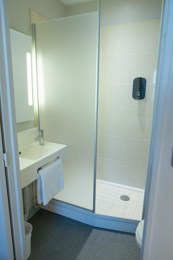 Bathroom 3, B&B HOTEL Limoges Centre Gare, Haute-Vienne
