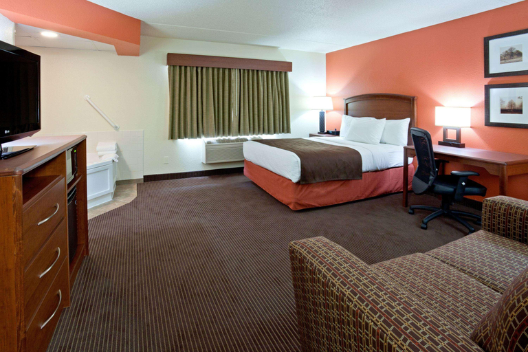 Bedroom 3, AmericInn by Wyndham Grafton, Walsh