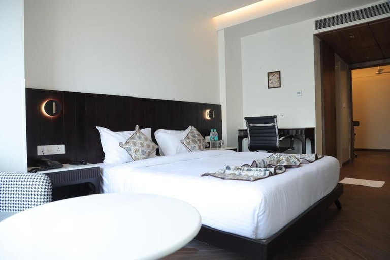Bedroom 3, Divik Aparthotel, Bhopal
