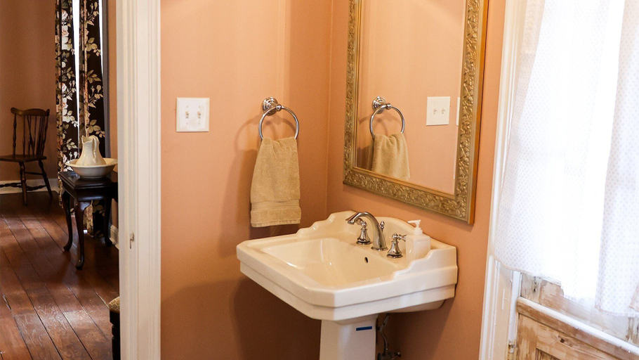 Bathroom 3, Ormond Manor, Saint Charles