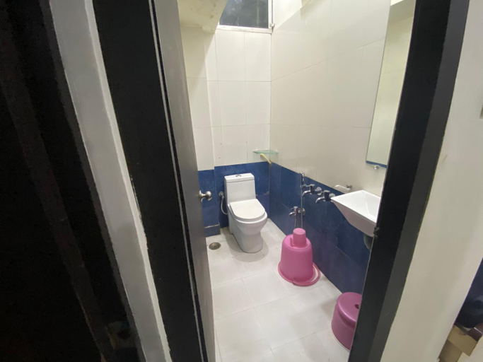 Bathroom 3, Hotel The Galaxy, Jabalpur