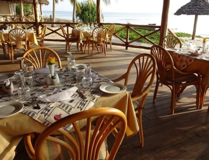 Food & Drinks 5, Barry's Beach Resort, Pangani