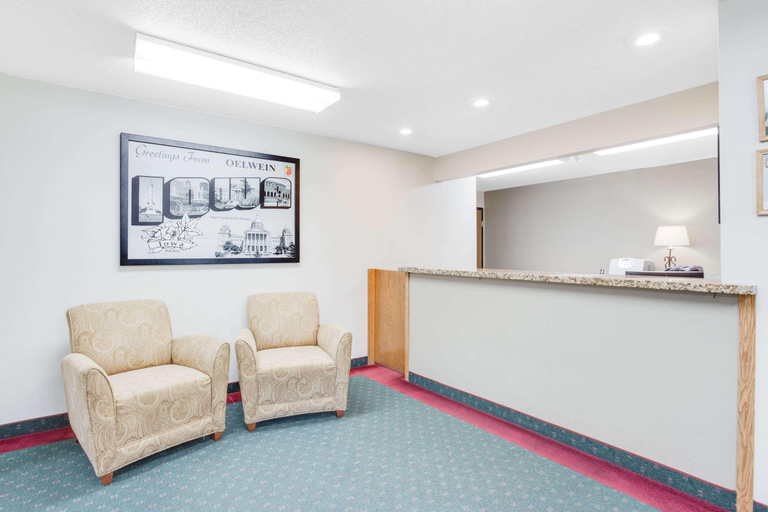 Public Area 2, Super 8 by Wyndham Oelwein, Fayette