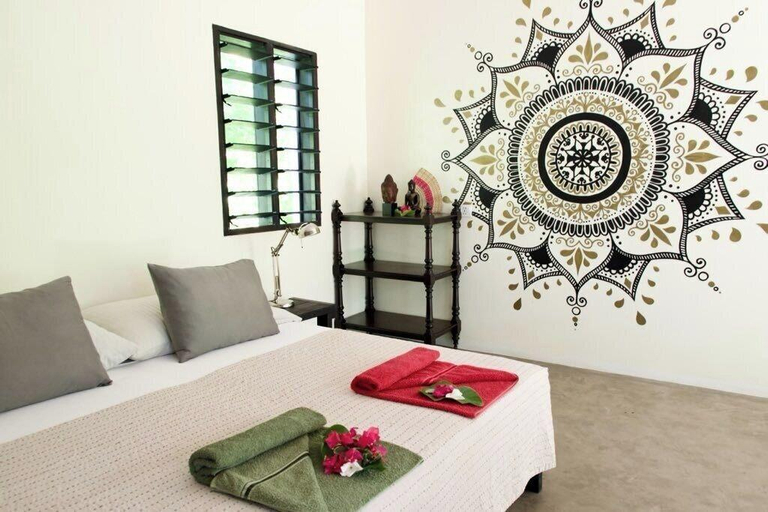 Bedroom 2, South Pacific Memories, Pango