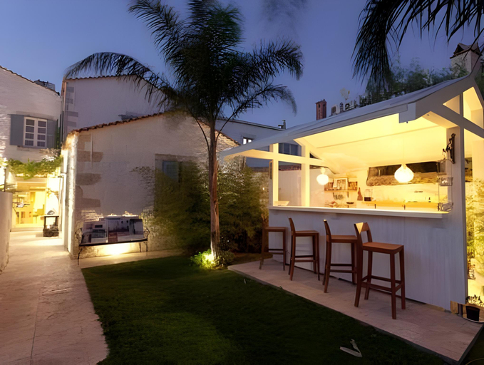Exterior & Views