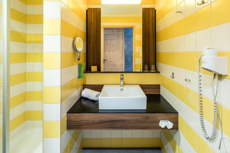 Bathroom 4, JUFA Hotel Wipptal, Innsbruck Land