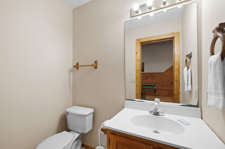 Bathroom 4, Country Pines Lodge, Sevier