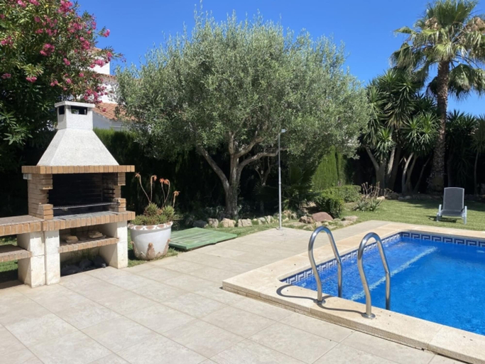 Room 5, Th11 Villa in Cambrils con Piscina, Tarragona