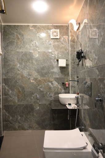 Bathroom 4, Hotel Kashi Crown, Varanasi