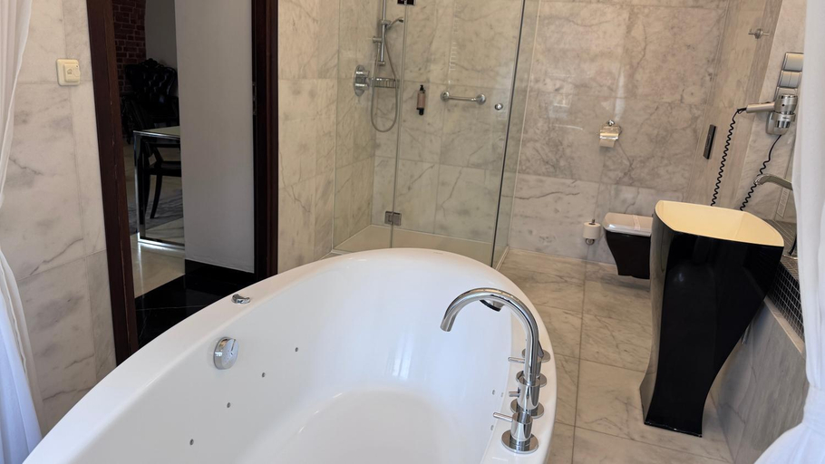 Bathroom 5, Hotel Krasicki, Lidzbark