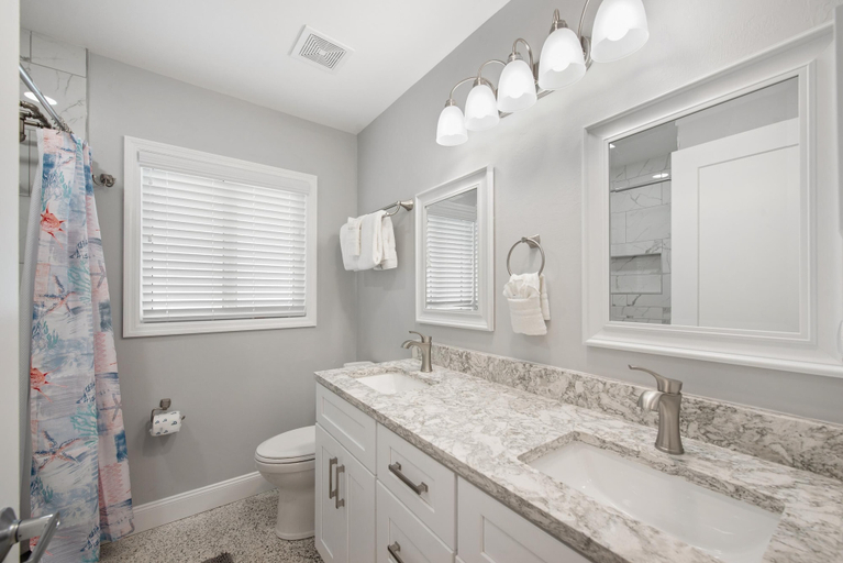 Others 1, Miramar Palms, Lee