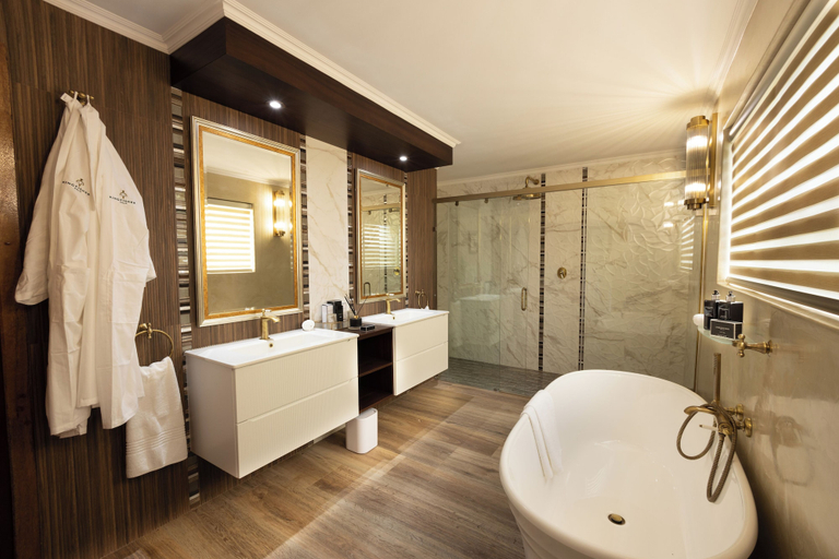 Bathroom 4, Kingfisher Villa, Waterberg