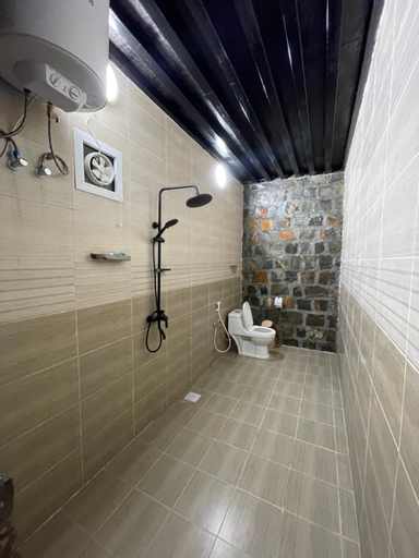 Bathroom, Balcony walk rest house Jabal shams, Al Hamra