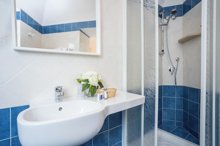 Bathroom 4, Hotel Saraceno, Grosseto
