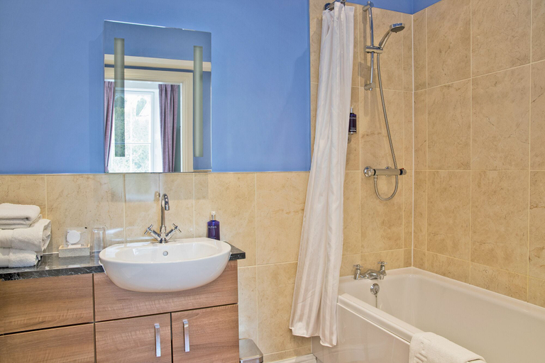 Bathroom, Glendon Bed and Breakfast, Derbyshire