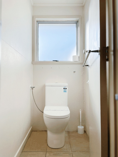 Bathroom 4, Anchorage Motel Apartments, Southland