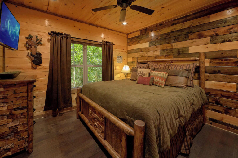 Bedroom 3, Adventure Lodge, Sevier