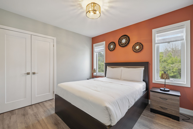 Room 5, Crosswinds Townhomes, Grey