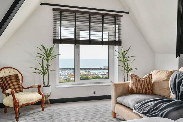 Room 3, Host Stay The Cliff Greenhouse, Brighton and Hove