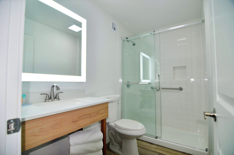 Bathroom 5, Hotel Monreale Inn & Studios I-Drive Icon Park Orlando, Orange