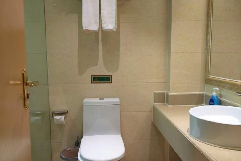 Bathroom 4, Vienna Hotel (Huizhou Jiangbei Railway Station Branch), Huizhou