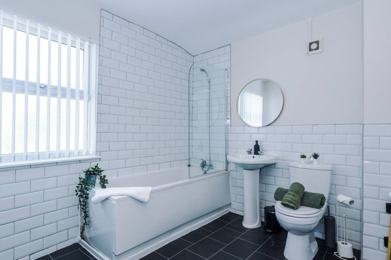 Bathroom, 44 Rockhouse, Sefton