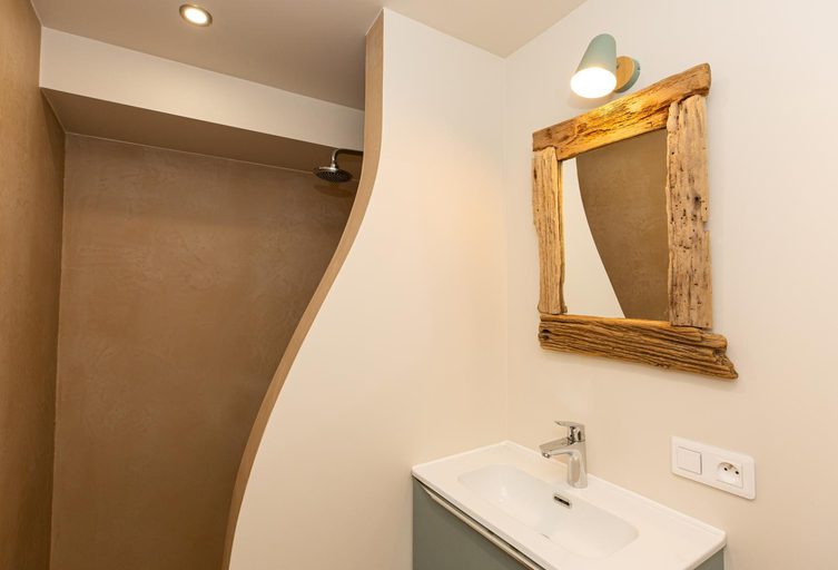 Bathroom 3, Board 'n Breakfast, Landes