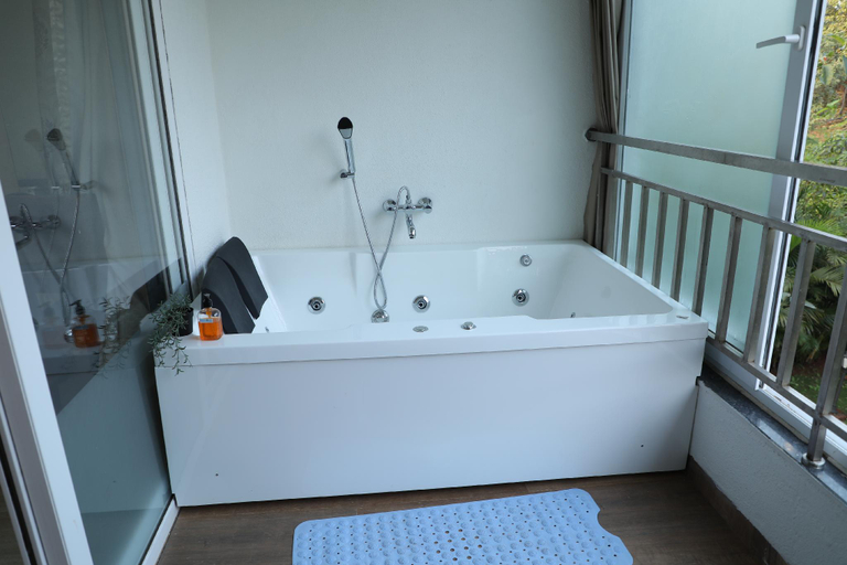 Bathroom, Hotel Amora Premium, Satara