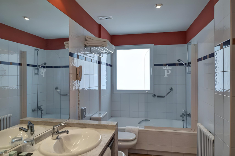 Bathroom 5, Parador de Benicarló, Castellón