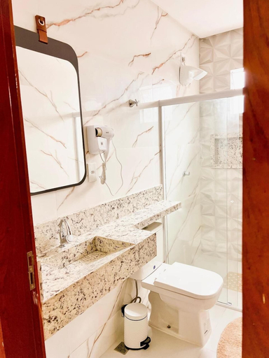 Bathroom 4, Hotel Glória, Piranhas