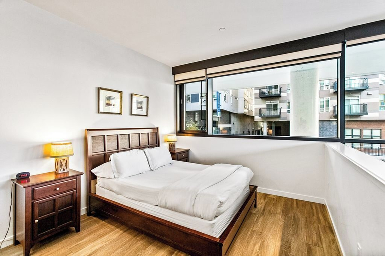 Bedroom 3, Airy and Open Corner Loft - 92 Walkscore, King