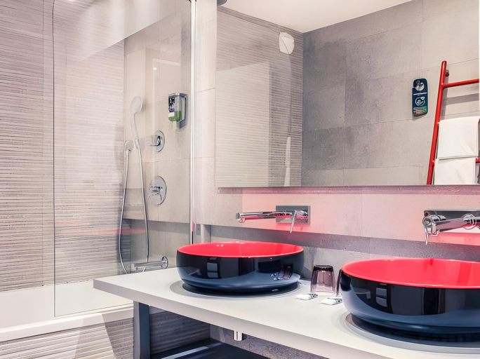 Bathroom 4, Lykke Hotel Chamonix - ex Mercure, Haute-Savoie