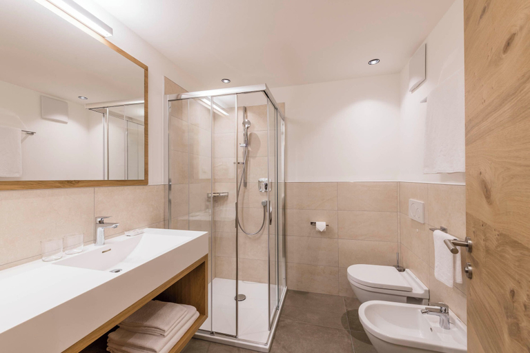 Bathroom 4, Hotel Weisses Rössl - Cavallino Bianco, Bolzano
