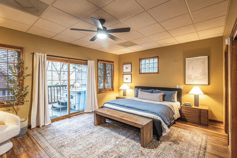 Bedroom 3, Ain't Misbehavin', Sevier