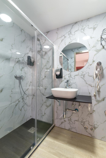 Bathroom 2, Roisa Hostal Boutique, Madrid