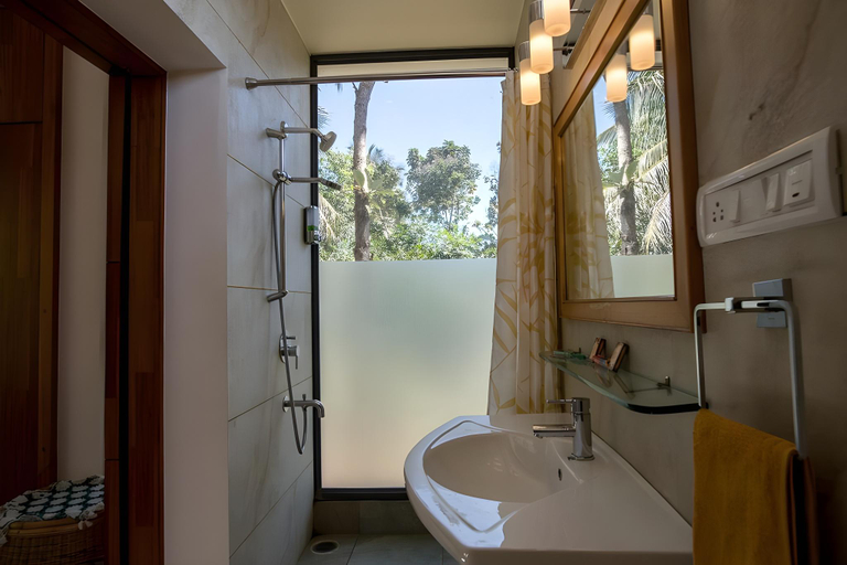Bathroom 3, Davey's Townhouse, Mandya