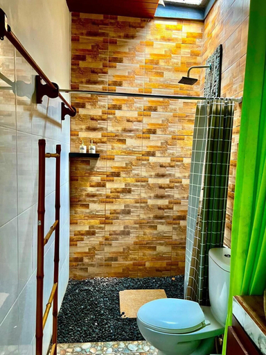 Bathroom 4, Valomia Beachfront, Karangasem