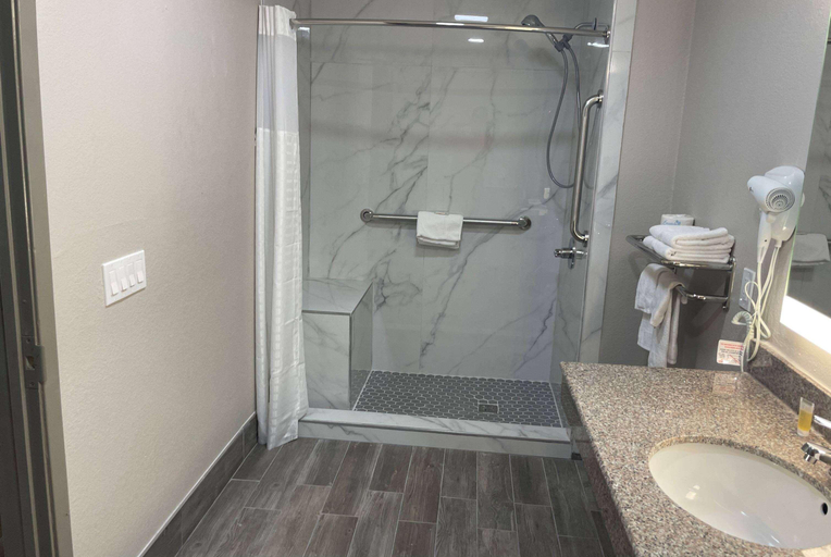 Bedroom 3, Days Inn by Wyndham New Braunfels, Comal