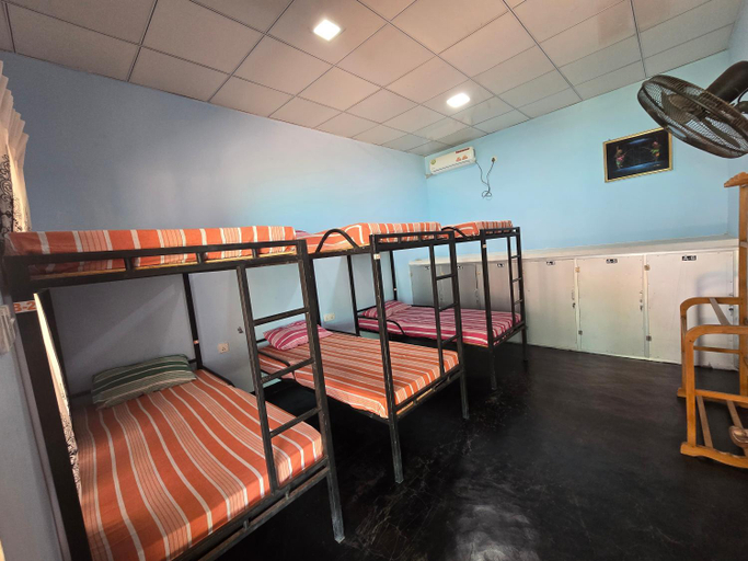 Bedroom 4, Hotel Angel Inn Beach, Trincomalee Town and Gravets
